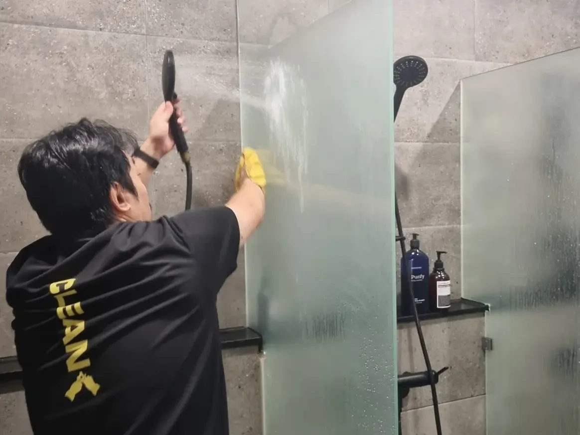 진천군 이월면 건물 세면대·파우더룸 바닥 위생청소 사례 - 행진크린