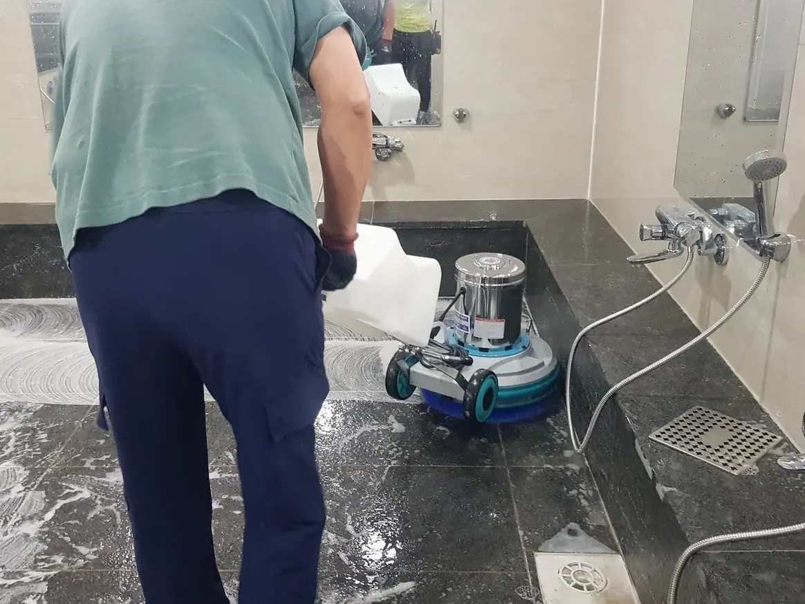 음성군 맹동면 찜질방 수전·샤워기 건식 사우나 위생청소 사례 - 행진크린