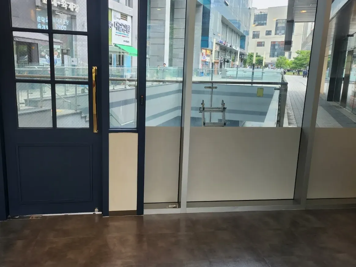 괴산군 소수면 입주 현장 현관·거실 바닥 위생청소 사례 - 행진크린